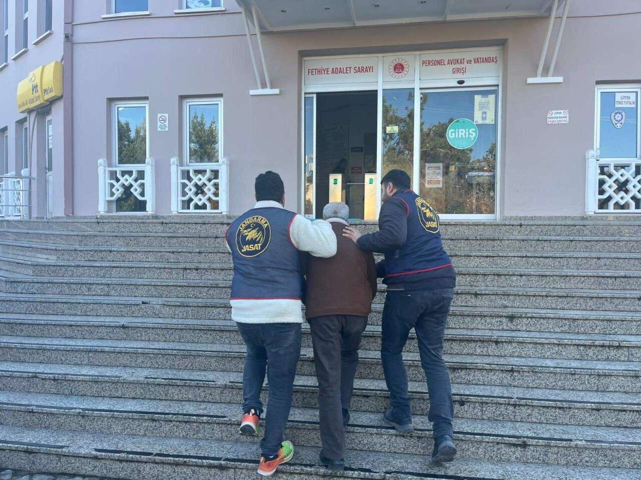 Muğla Jandarma’dan Yoğun Denetim: 1 Haftada 80 Şüpheli Yakalandı, 25’i Tutuklandı 2